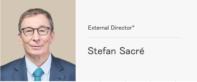 Director* Stefan　Sacré）