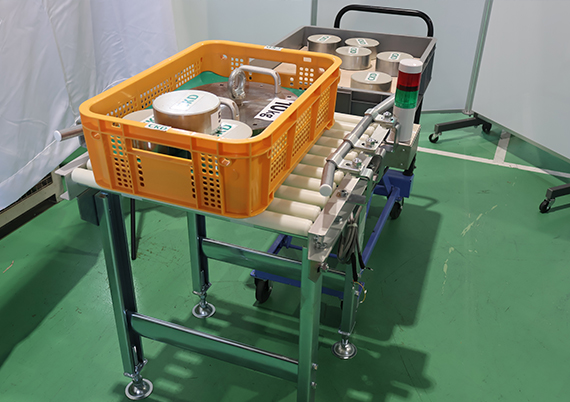 Anyone can perform workpiece transport with no burden.