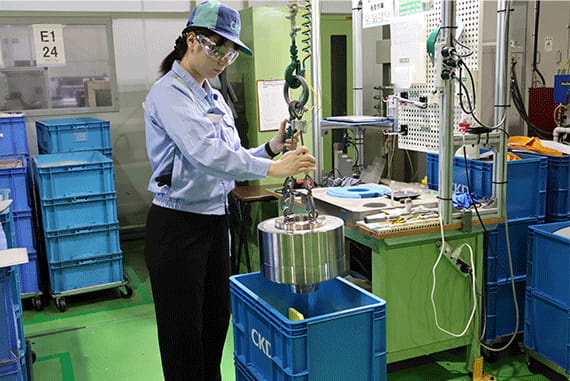 安全な姿勢での作業により身体負担を大幅減